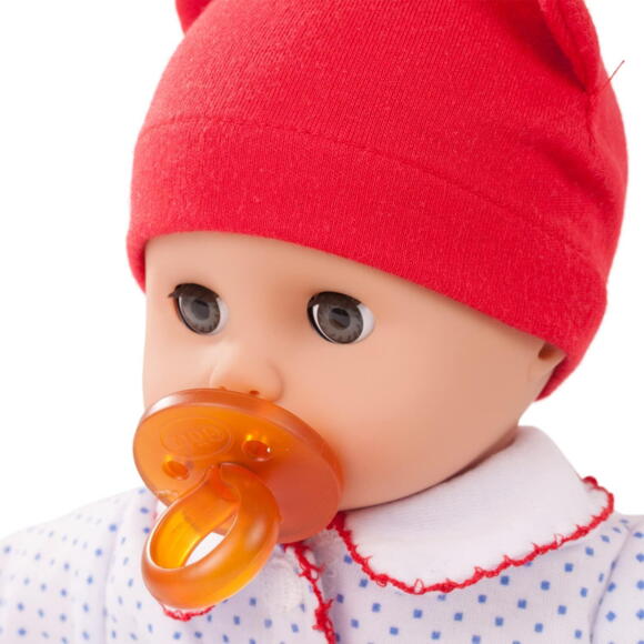Götz - Muffin babydukke uden hår, i hvid sparkedragt med prikker, rød hue - 33 cm. + 2 år